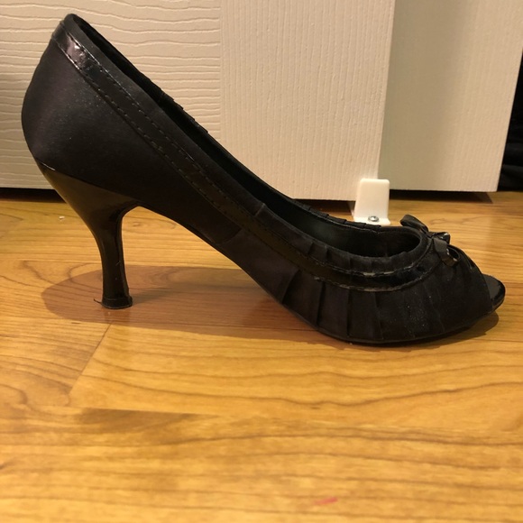 Black heels with bow - Picture 2 of 4